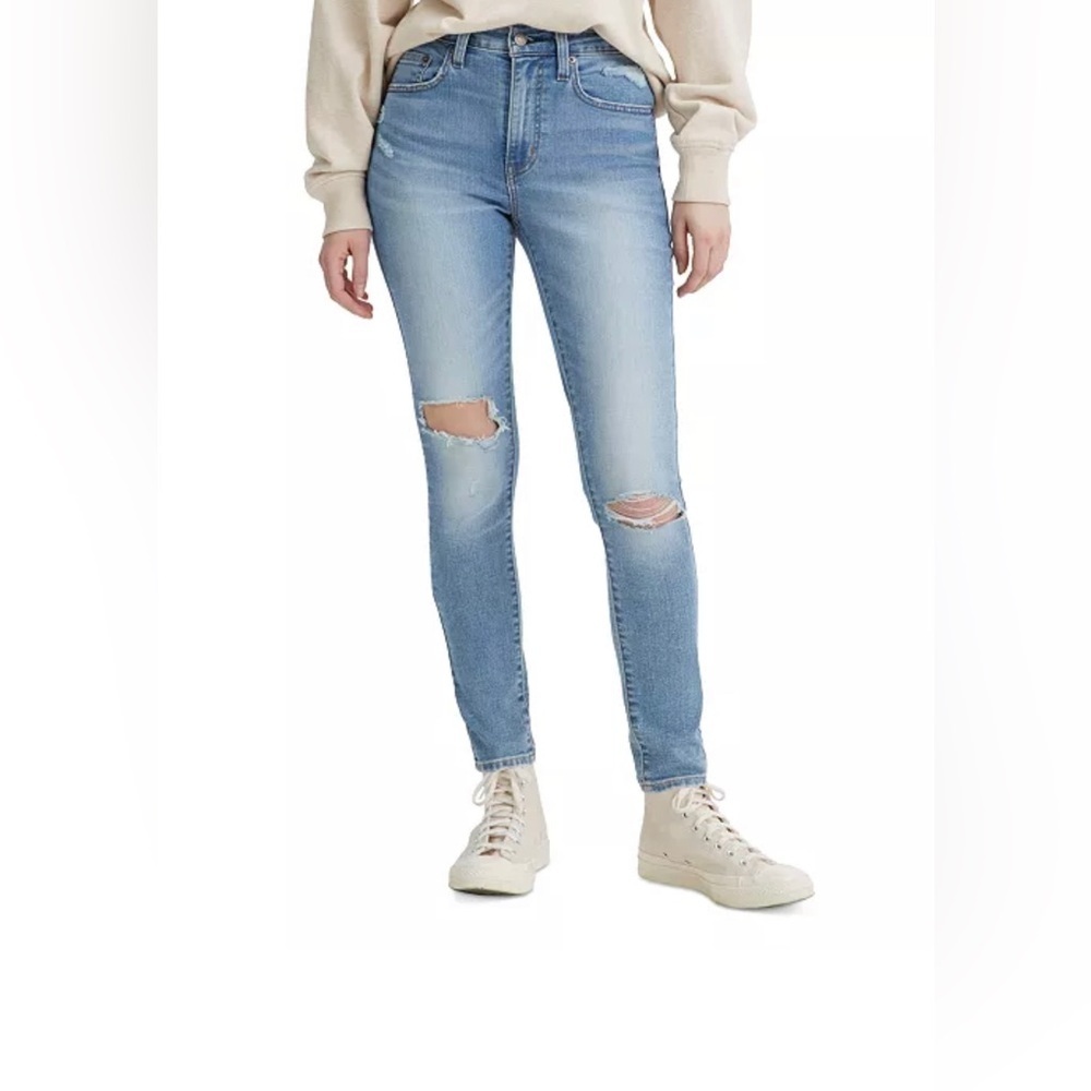 NWT Levi’s 721 High Rise Skinny Jean.